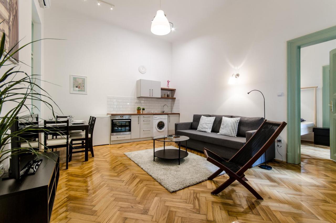 B63 2 Bedroom Apartment In Heart Of City Budapest Exterior photo